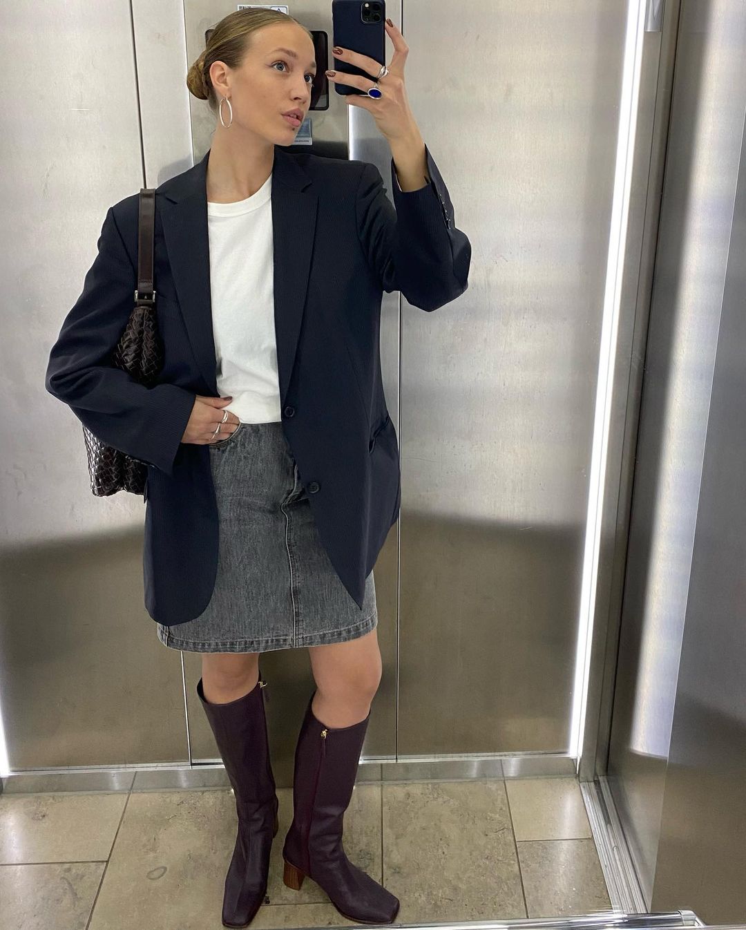 Copie colle mini jupe et bottes un duo de choc pour la fin de l ete Galaxus